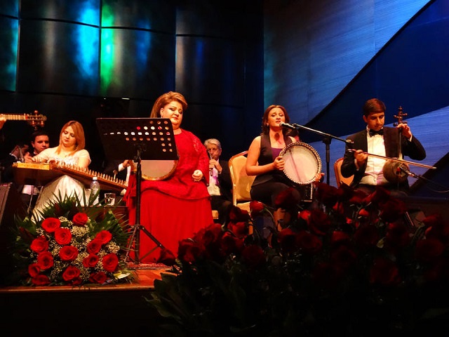 Кёнуль Хасиева блистательно выступила на сцене Международного центра мугама – ФОТО